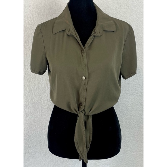 AMERICAN APPAREL • Army Green Tie Front Button-Up Cropped Top - Picture 16 of 16